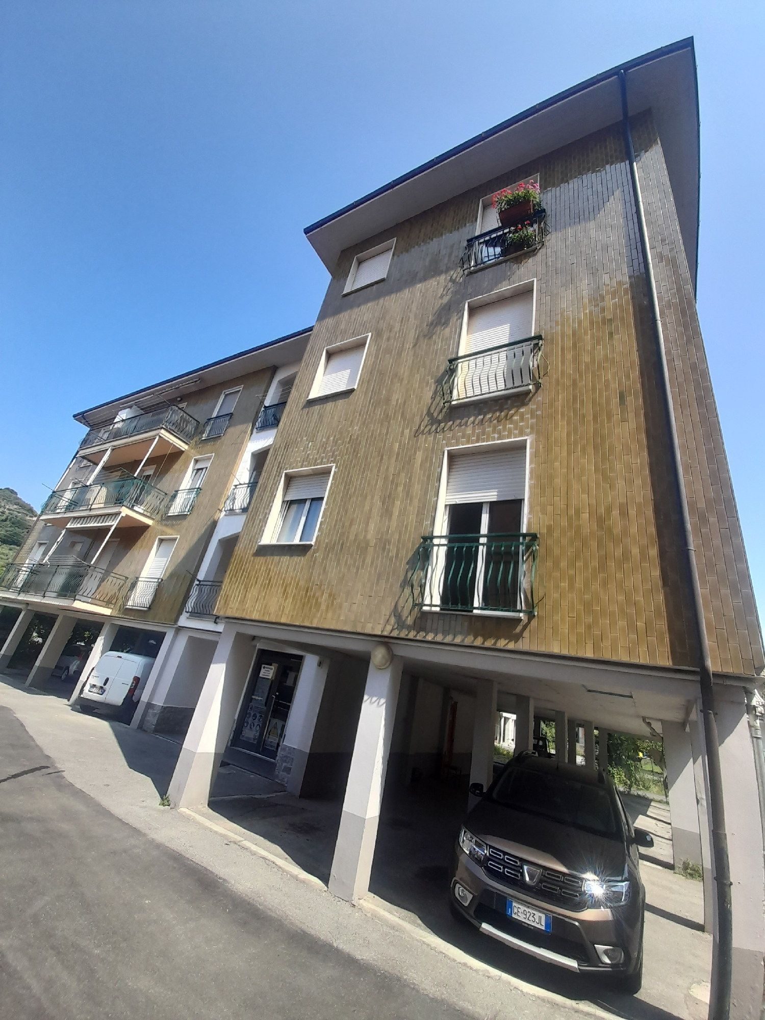 ristrutturazione facciata palazzina La Spezia