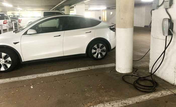 tesla charging station 
