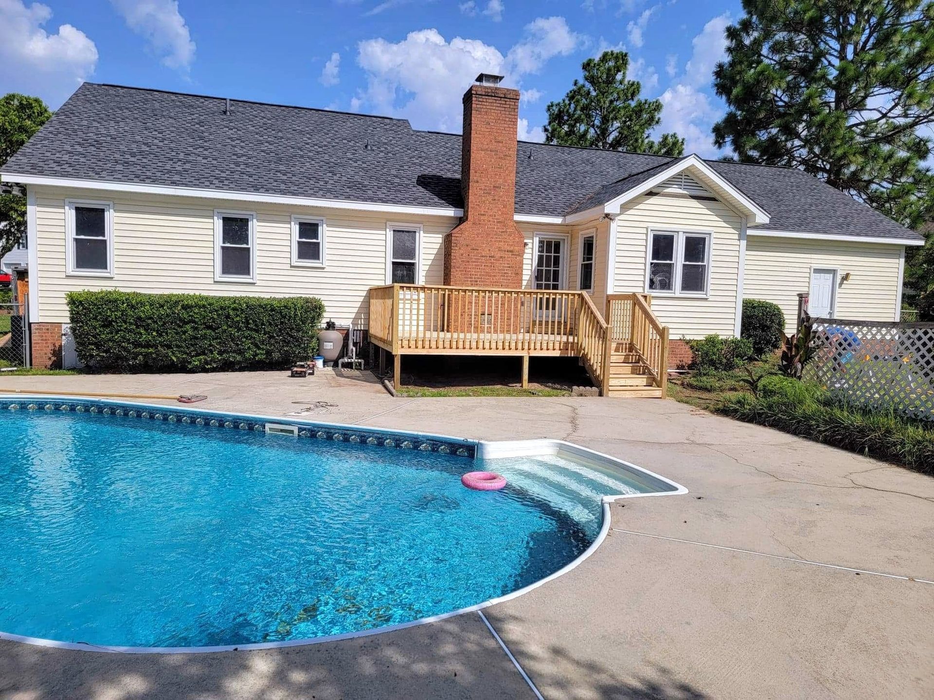 A house with a swimming pool in front of it