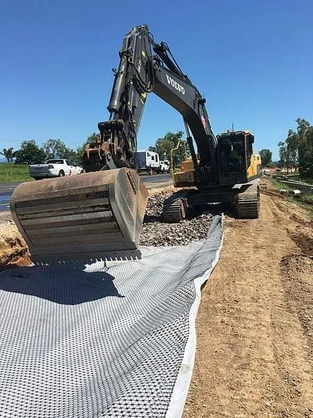 Excavator at Bruce Highway | Woree, Queensland | Cheshire Contractors