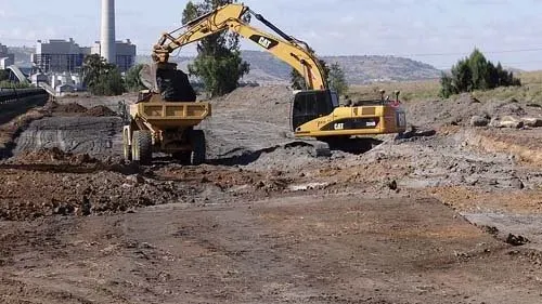 Group of Men Pouring a Concrete Slab | Woree, Queensland | Cheshire Contractors