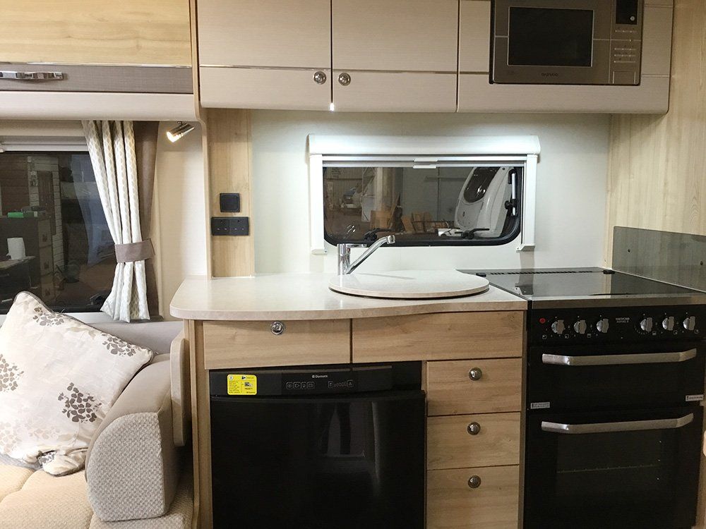 Elldis Explorer 2016