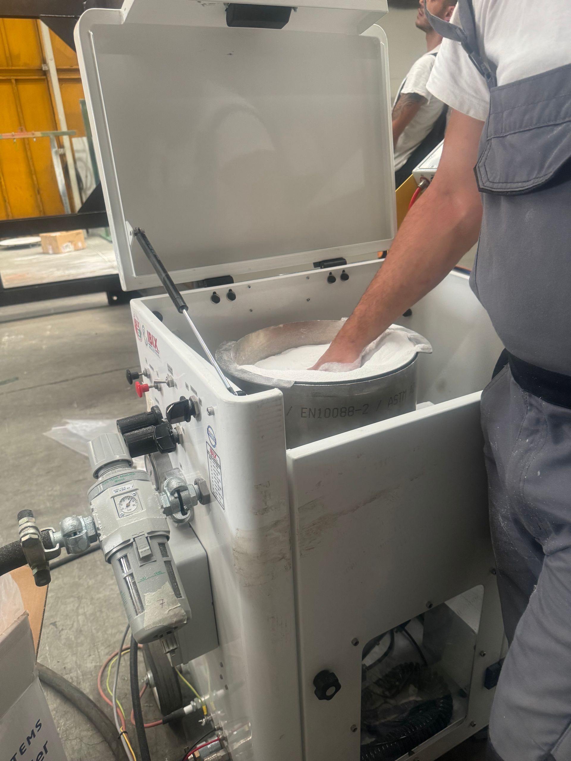 macchina per applicazione rivestimento anticorrosione in termoplastico