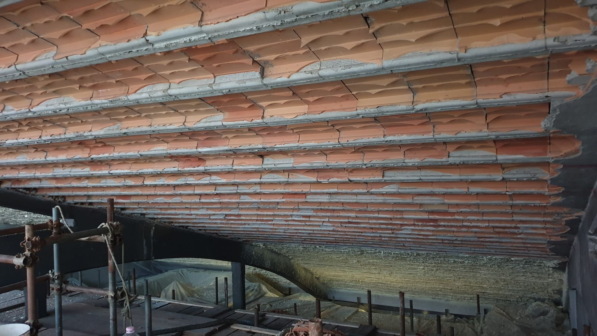 Isolamento termico in Poliuretano Espanso per iniezione di pareti perimetrali con intercapedini vuote