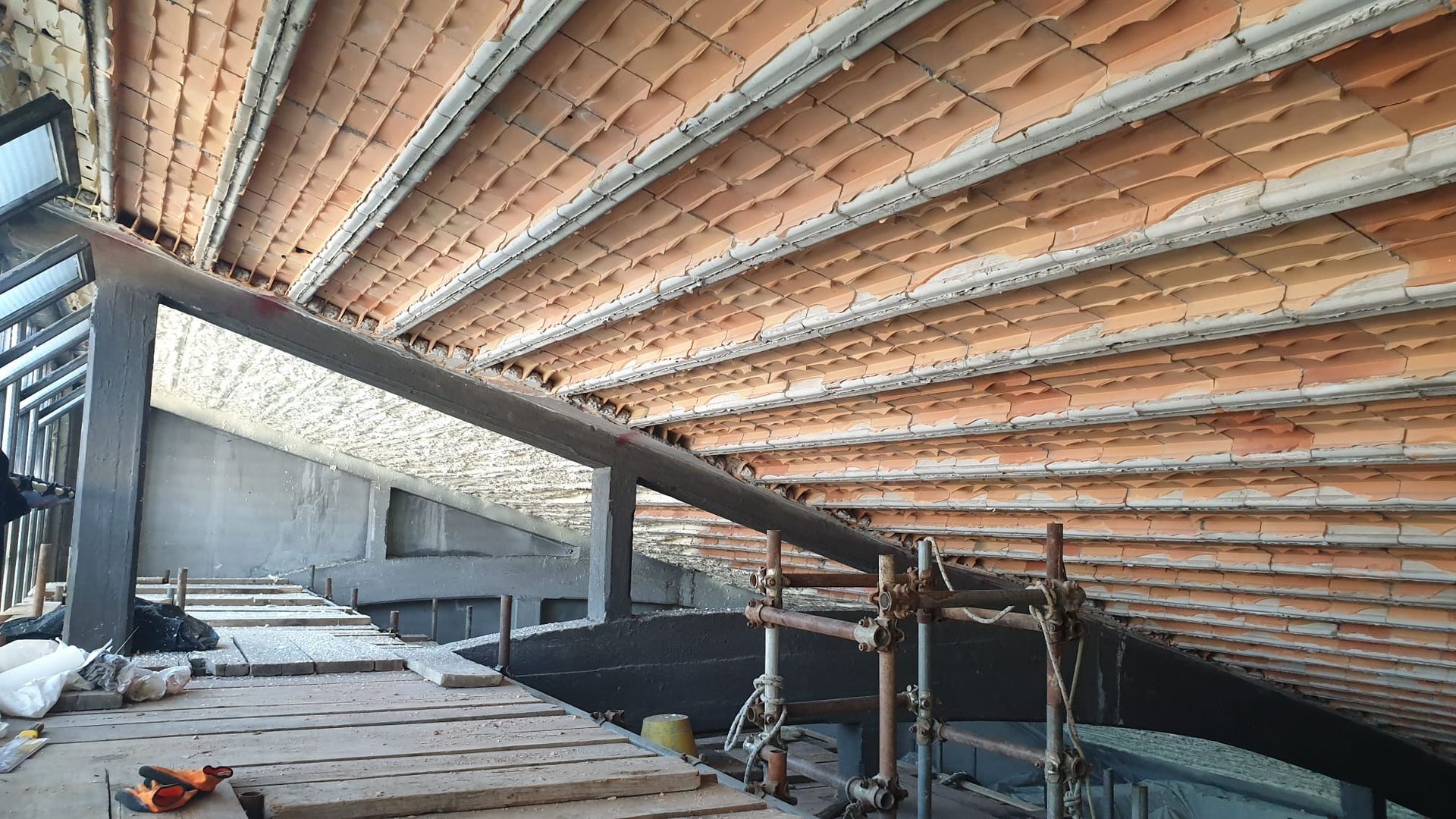 Isolamento termico in Poliuretano espanso a Spruzzo di pareti verticali, fondazioni, muri controterra