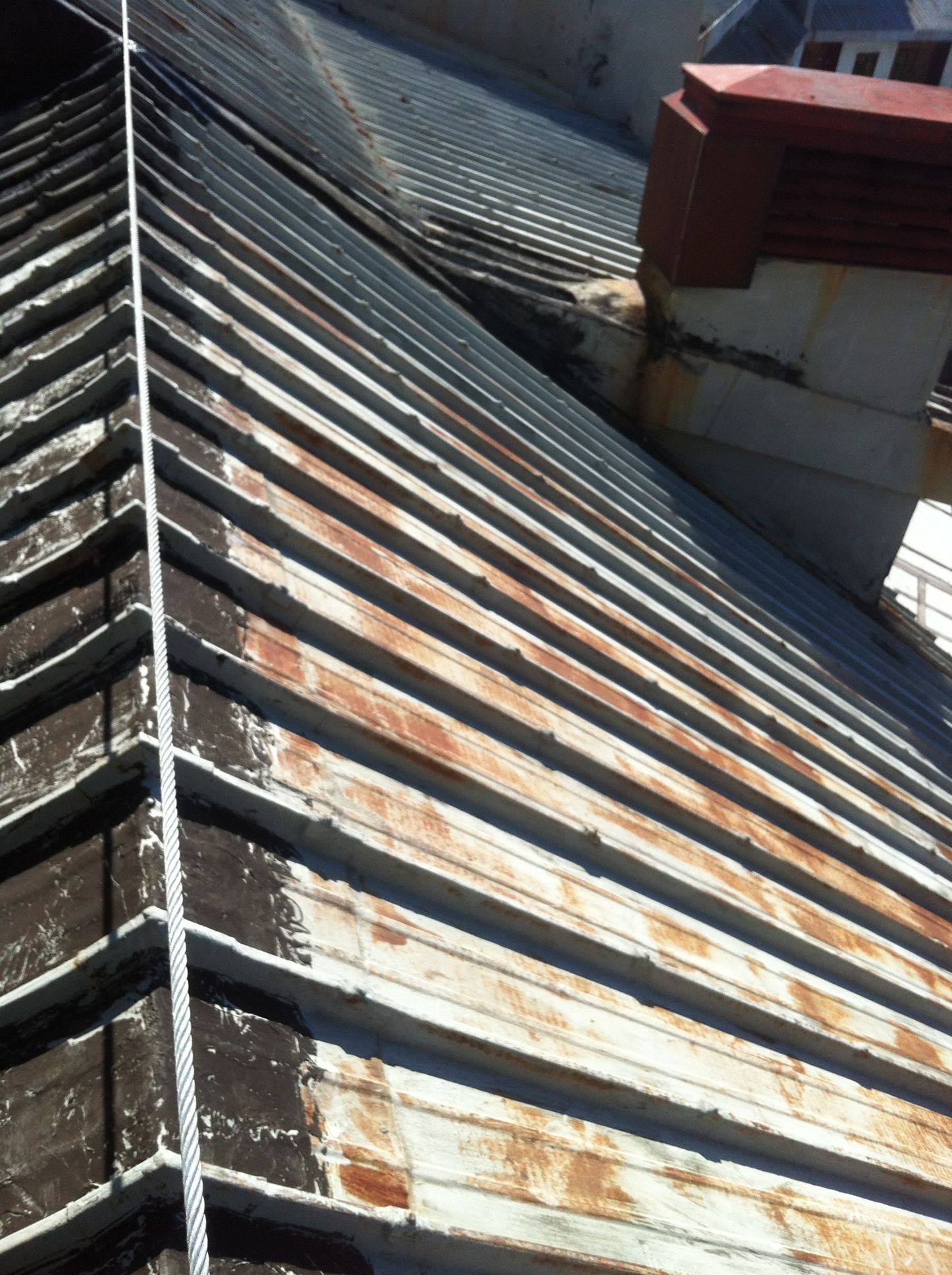 impermeabilizzazione in Poliurea tetto in lamiera 