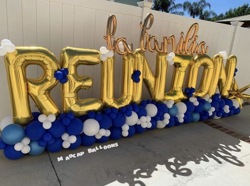 Family reunion balloon sculpture