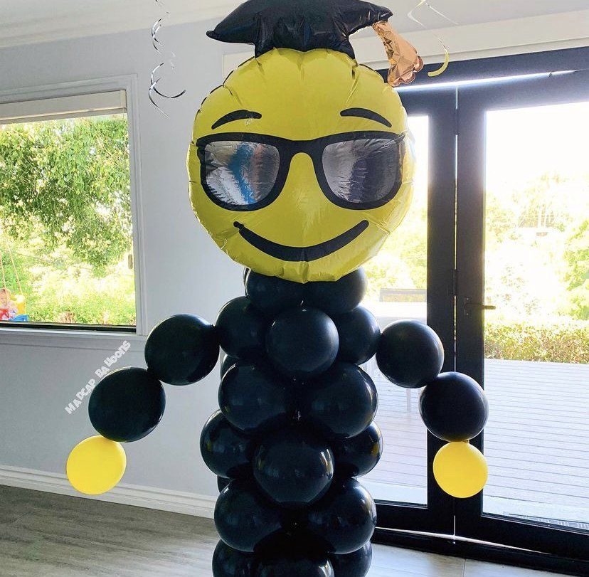Graduation character balloon column sculpture