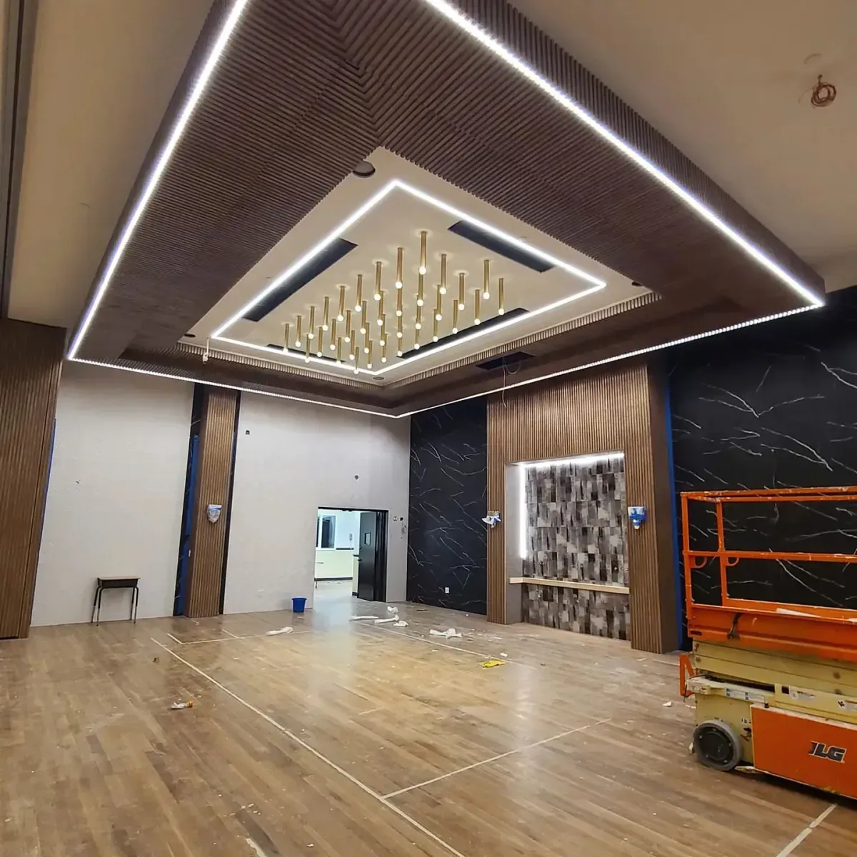 A large room with a chandelier hanging from the ceiling