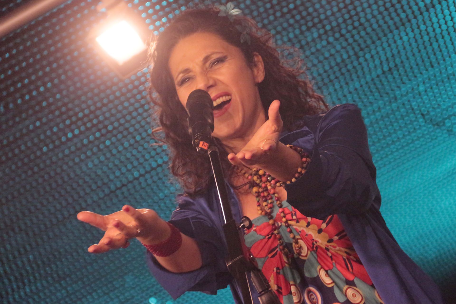 Paulina en escena . En el CCK o Palacio Libertad. Canta Boleros.