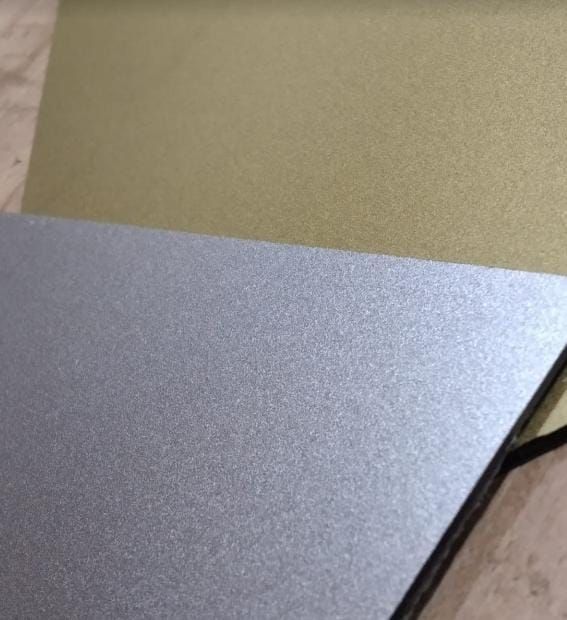 Acrílico dorado y plateado en Medellín