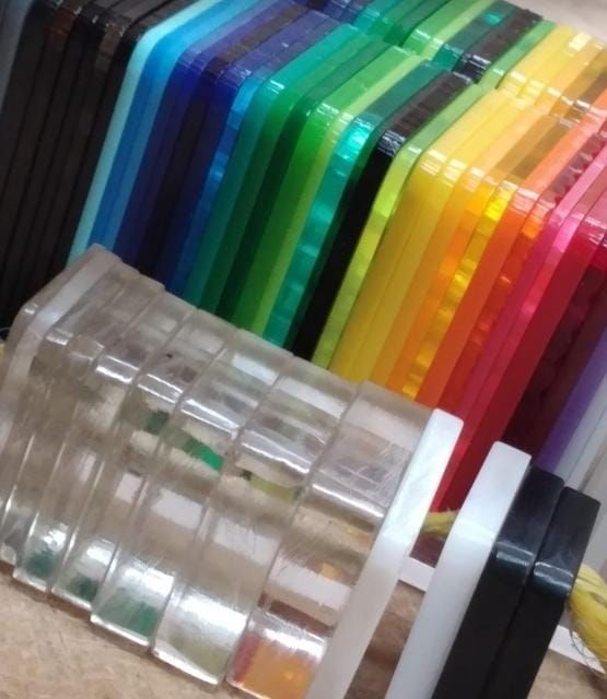 Acrílico transparente y de colores en Medellín