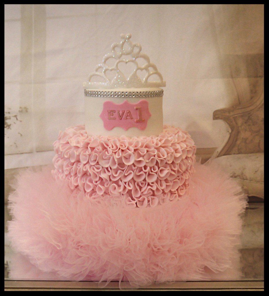 1st birthday cake with tutu