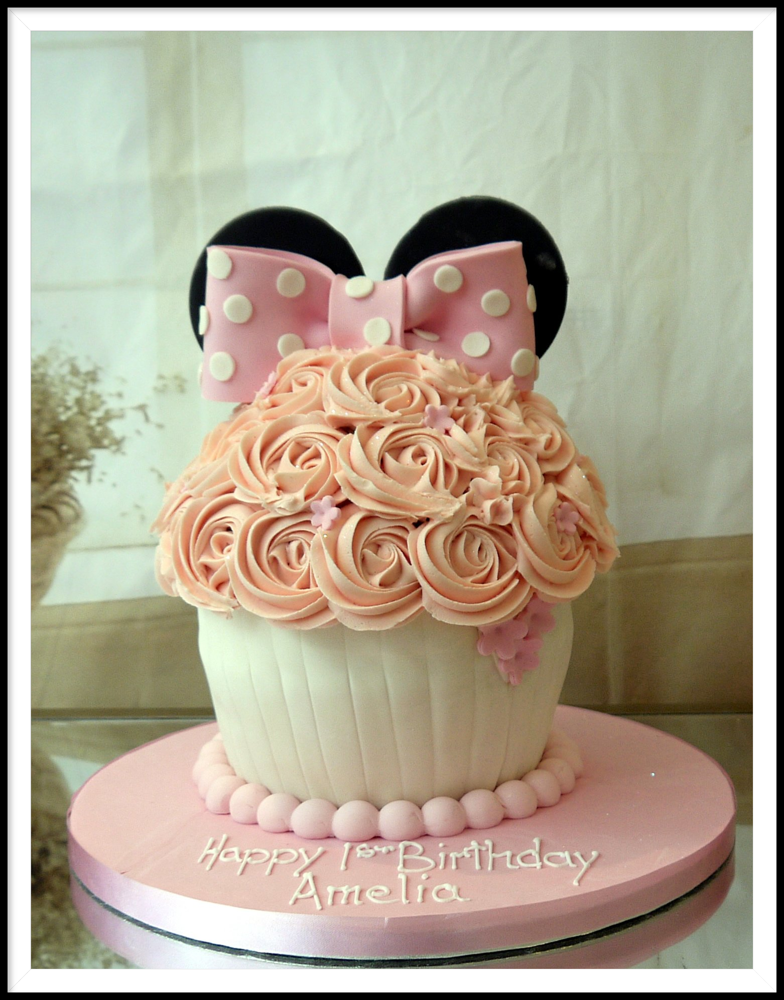 Minnie Mouse cupcake