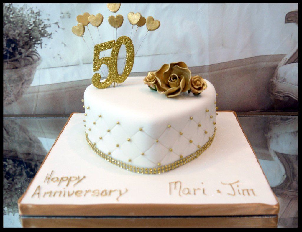 heart anniversary cake