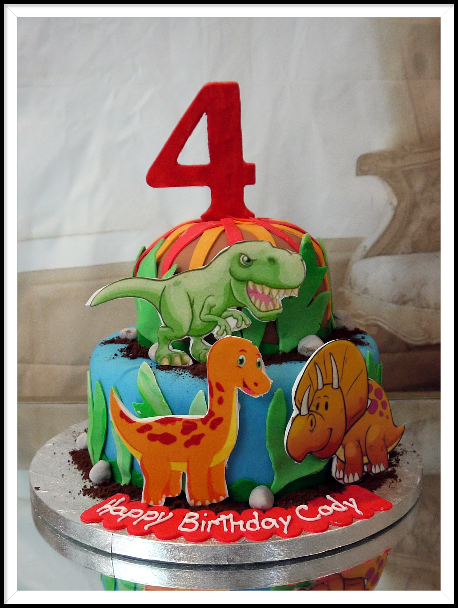 cute dinosaur cake