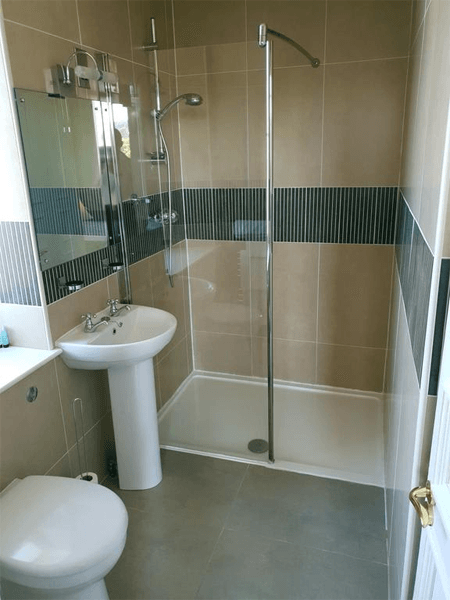 Hotel en-suite with toilet, sink, shower and bath