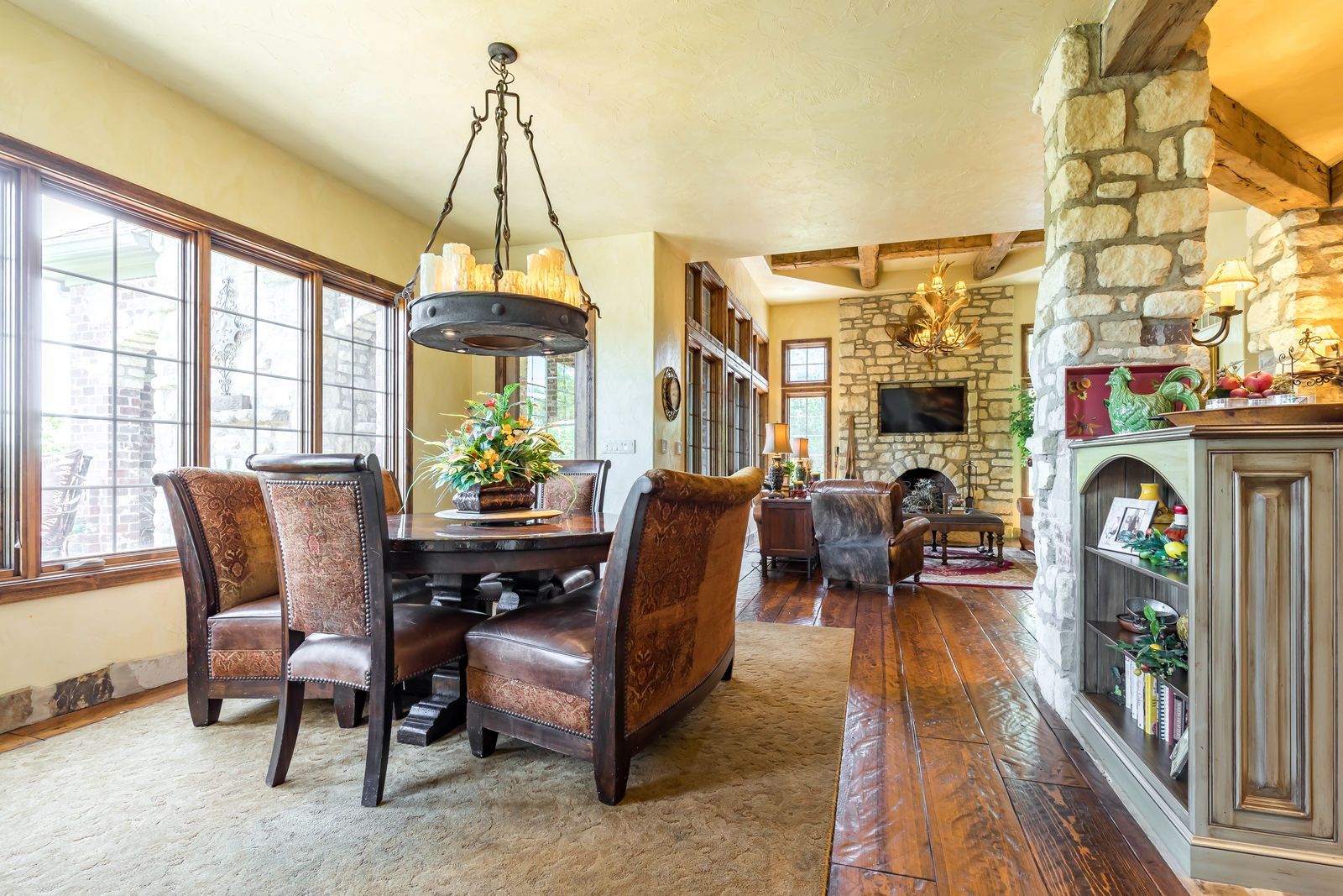 Luxury custom homes in St. Louis and Lake of the Ozarks