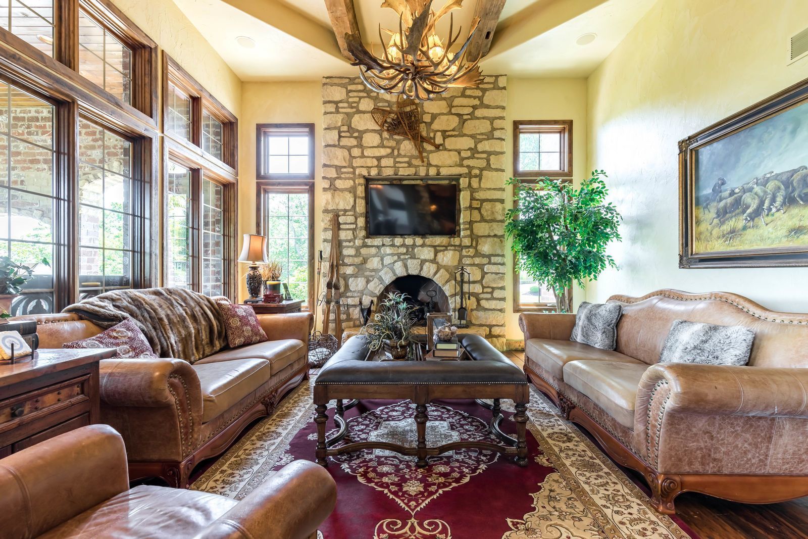 LuLuxury custom homes in St. Louis and Lake of the Ozarksxury custom homes in St. Louis and Lake of the Ozarks