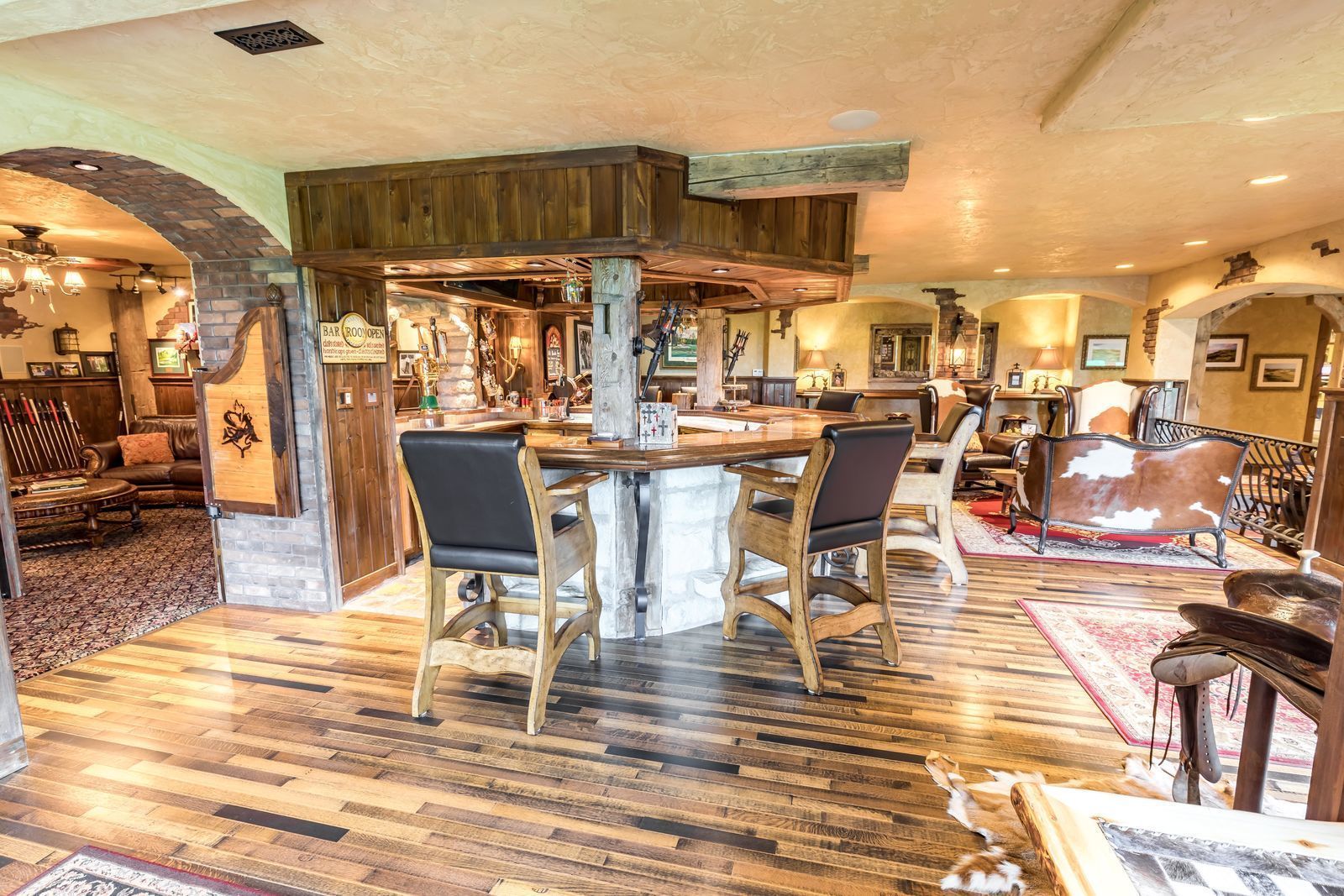 Luxury custom homes in St. Louis and Lake of the Ozarks