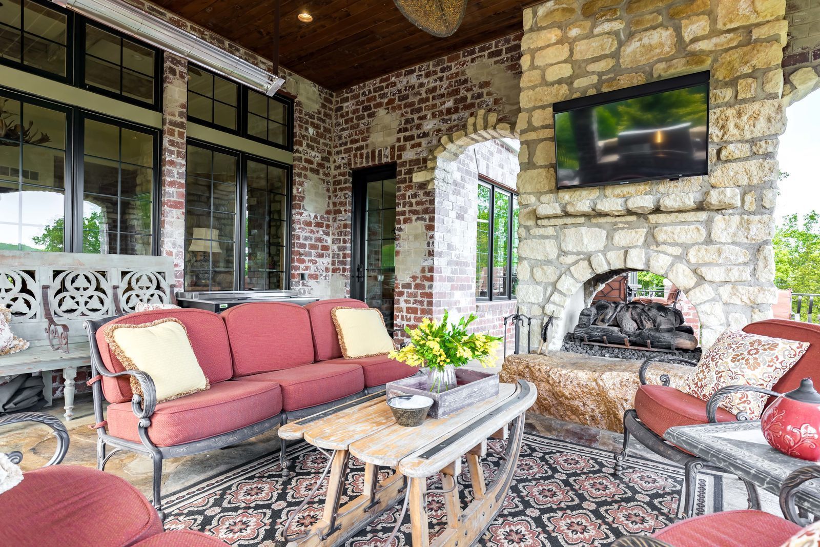 Luxury custom homes in St. Louis and Lake of the Ozarks