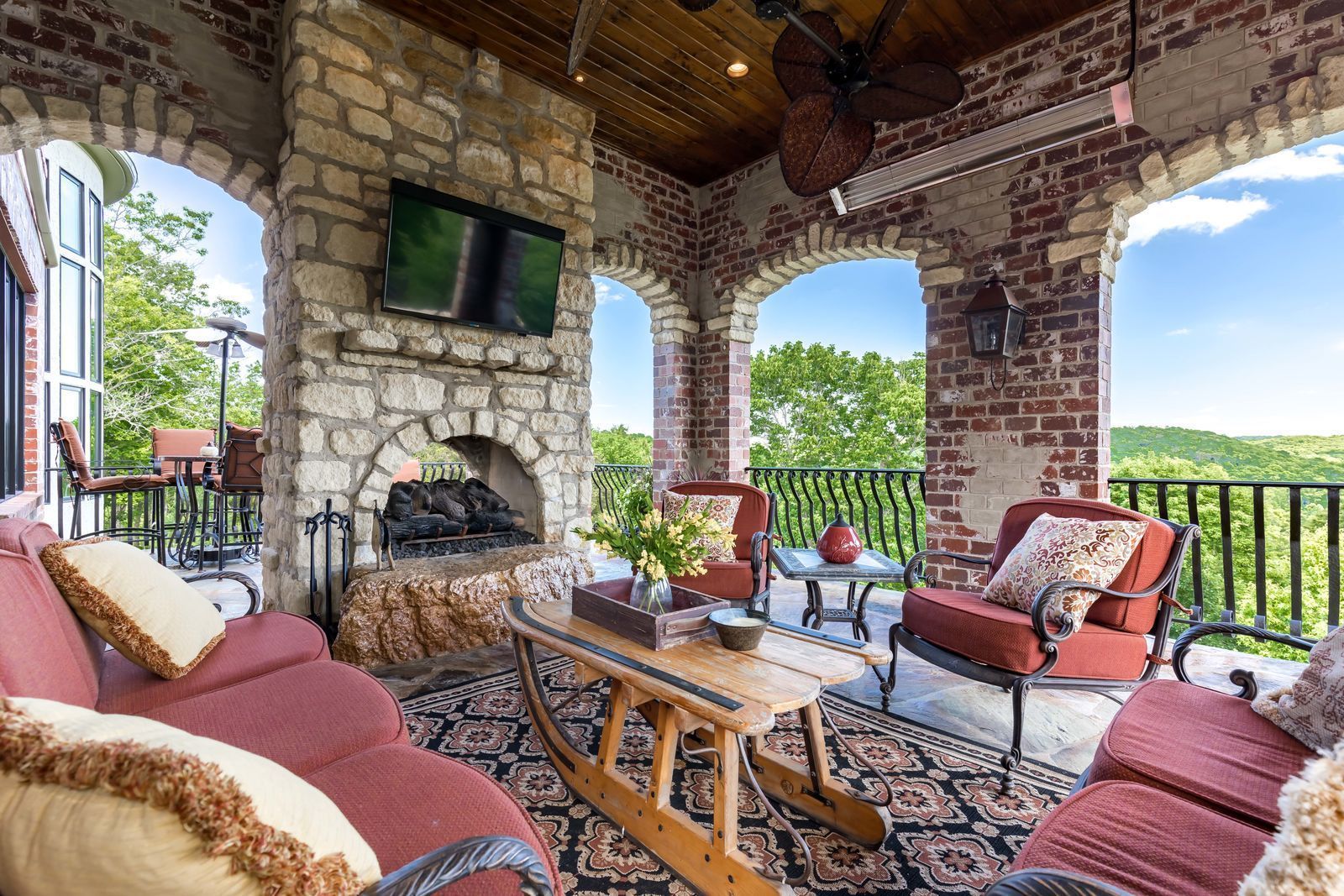 Luxury custom homes in St. Louis and Lake of the Ozarks