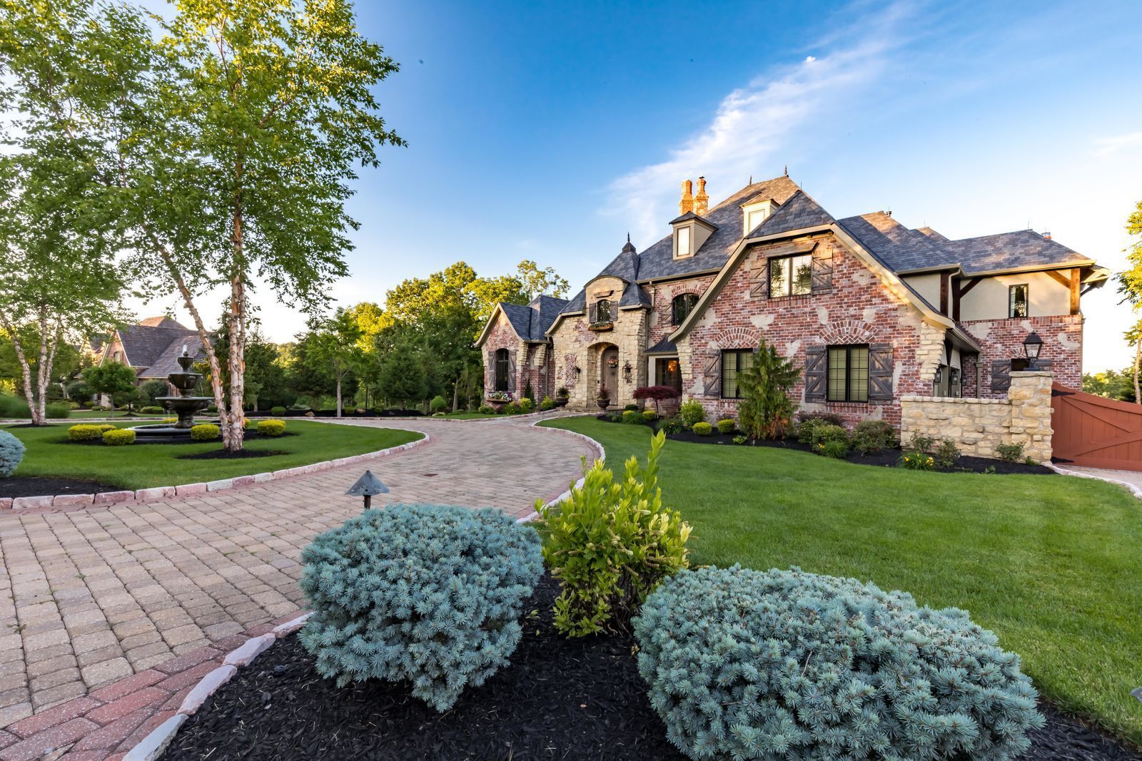 Luxury custom homes in St. Louis and Lake of the Ozarks