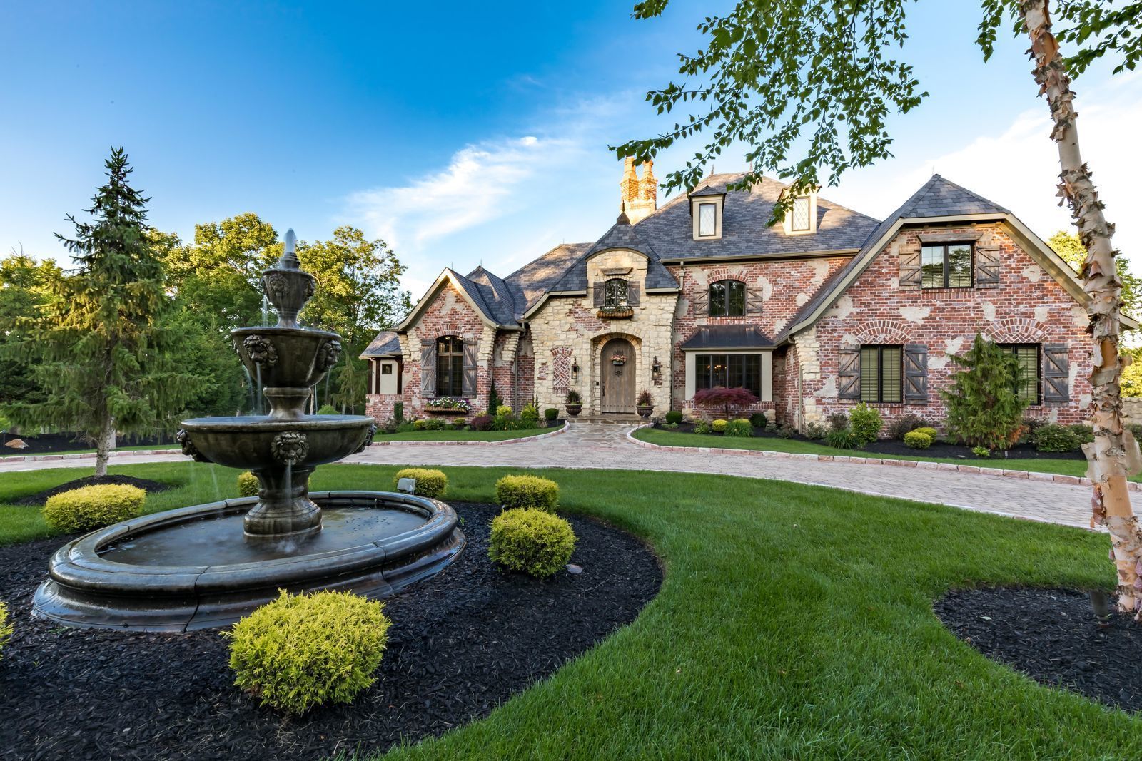 Luxury custom homes in St. Louis and Lake of the Ozarks