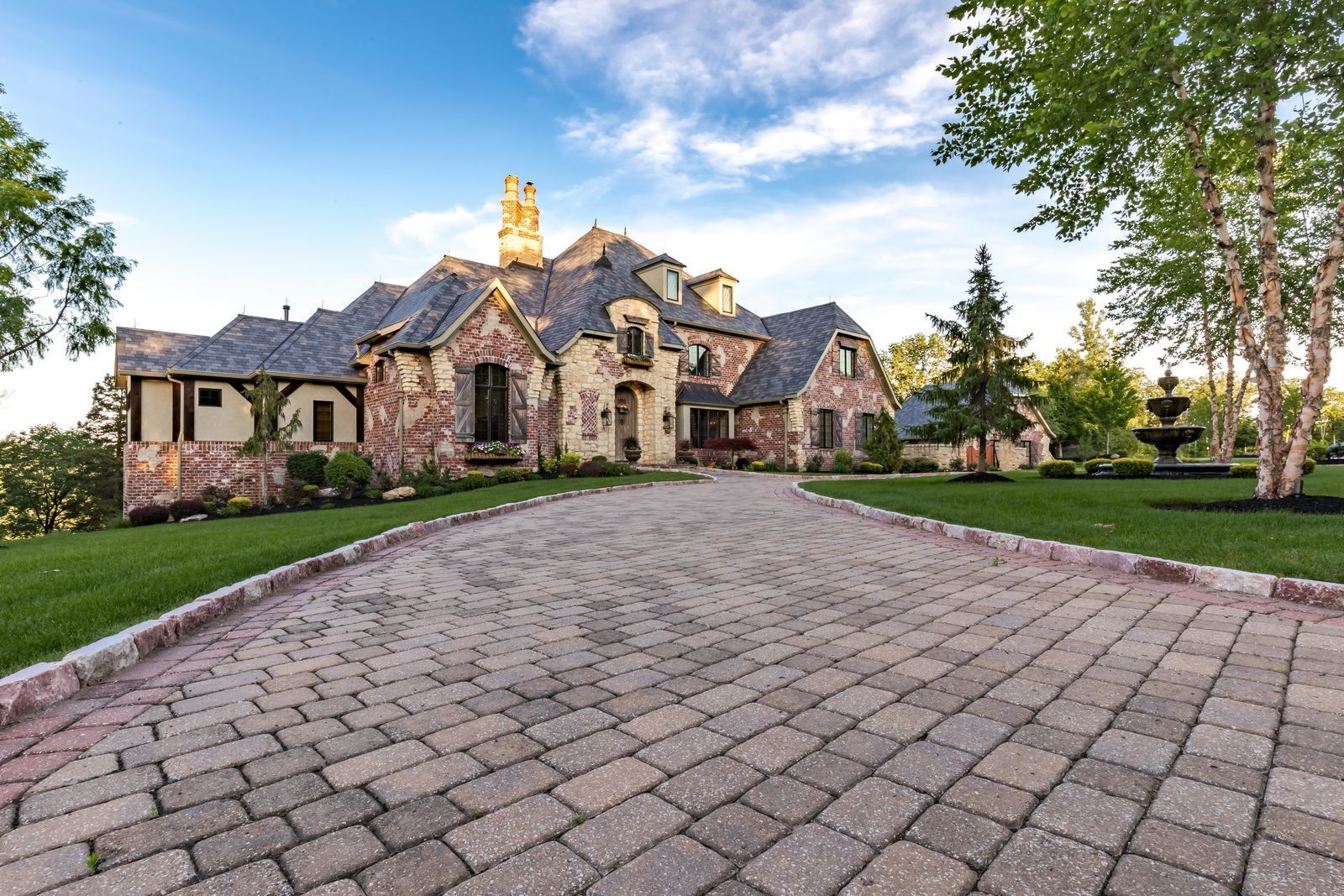 Luxury custom homes in St. Louis and Lake of the Ozarks
