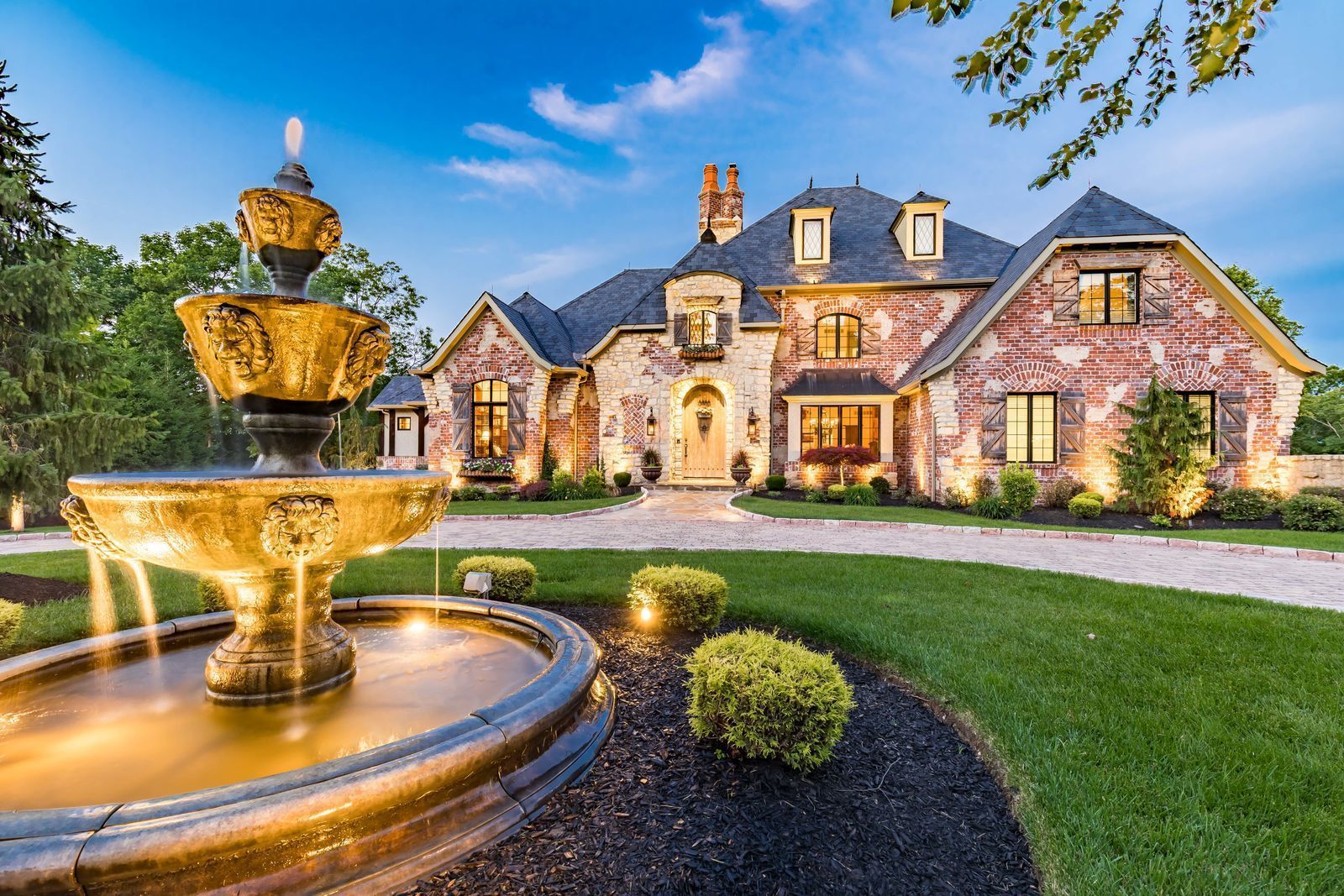 Luxury custom homes in St. Louis and Lake of the Ozarks