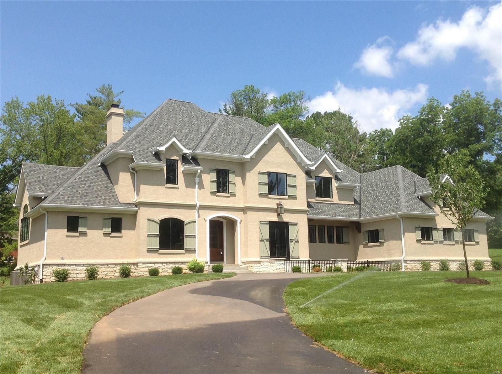 Luxury custom homes in St. Louis and Lake of the Ozarks