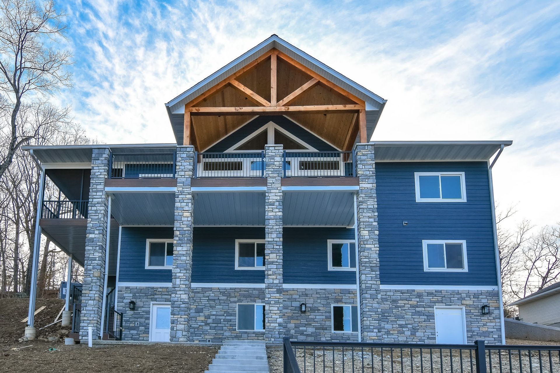 LuLuxury custom homes in St. Louis and Lake of the Ozarksxury custom homes in St. Louis and Lake of the Ozarks