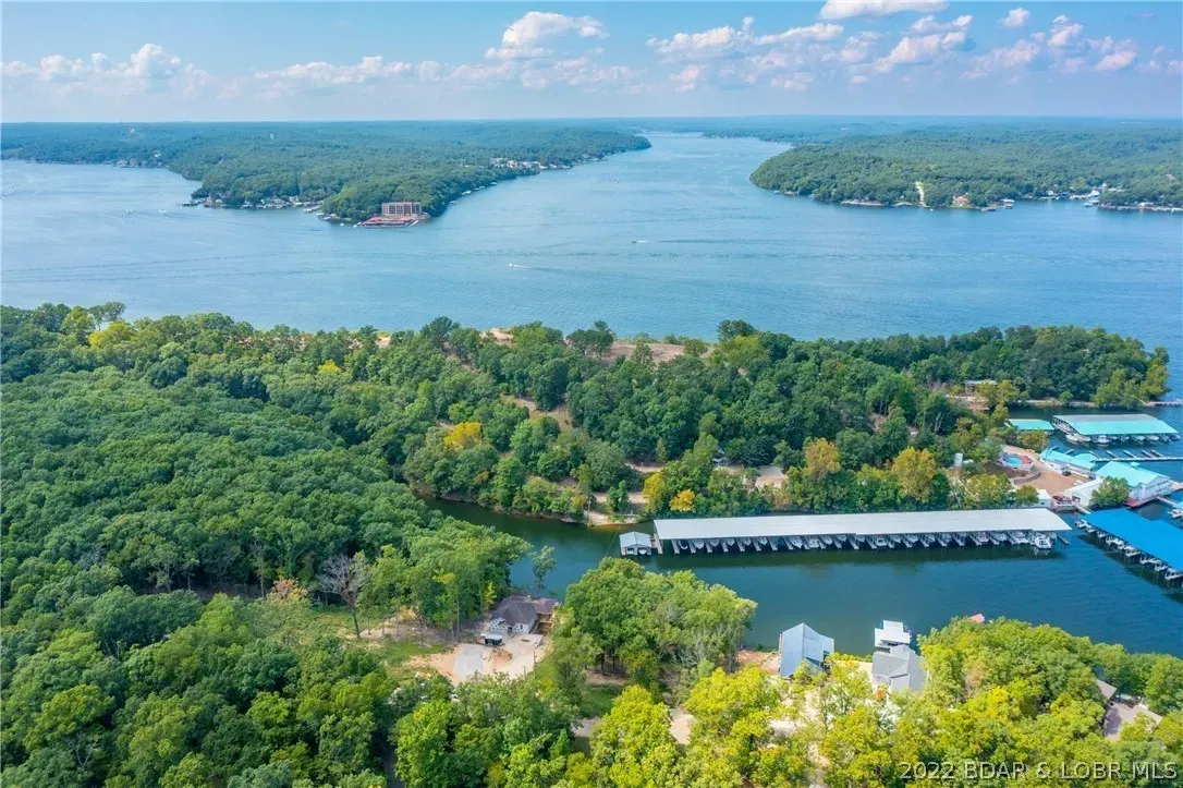 Luxury custom homes in St. Louis and Lake of the Ozarks