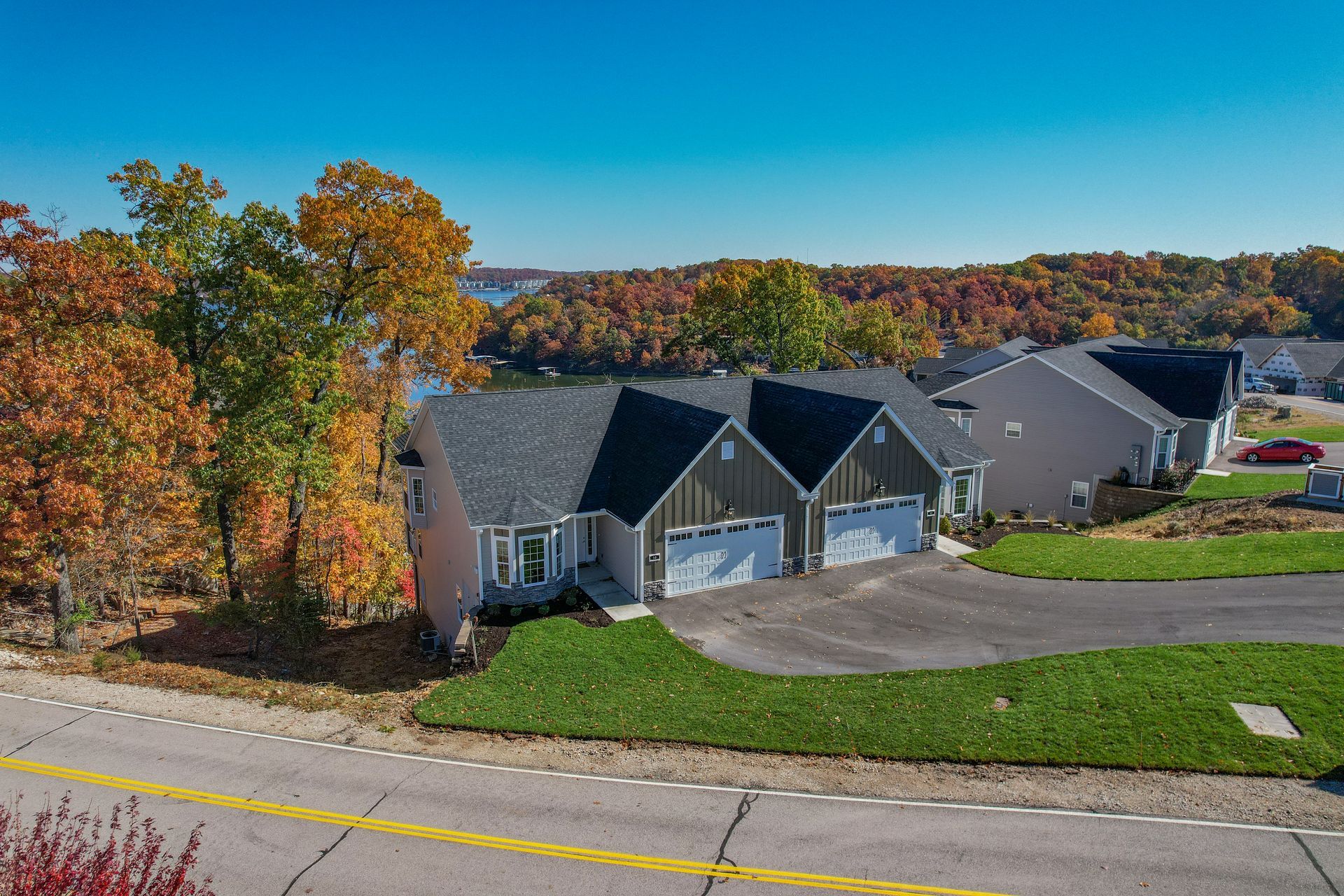 LuLuxury custom homes in St. Louis and Lake of the Ozarksxury custom homes in St. Louis and Lake of the Ozarks