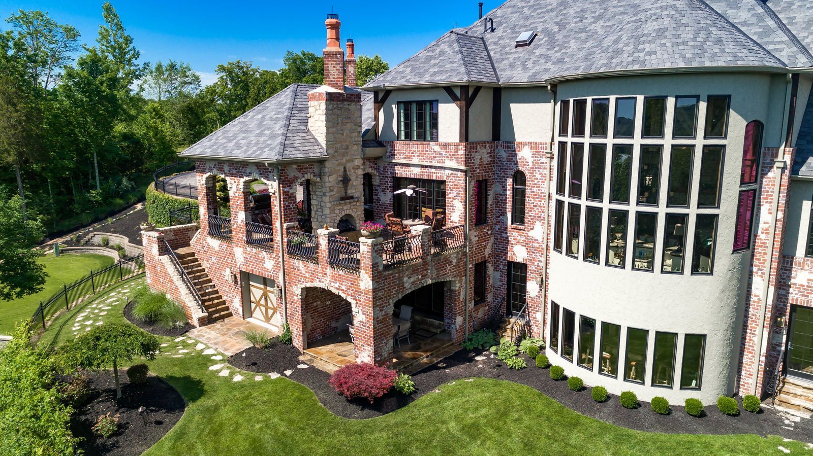 Luxury custom homes in St. Louis and Lake of the Ozarks