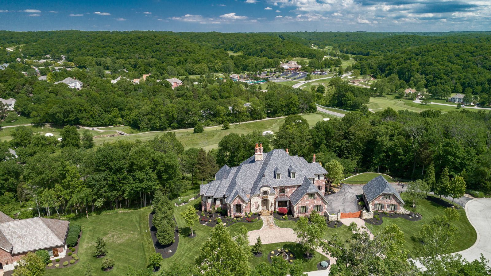 Luxury custom homes in St. Louis and Lake of the Ozarks