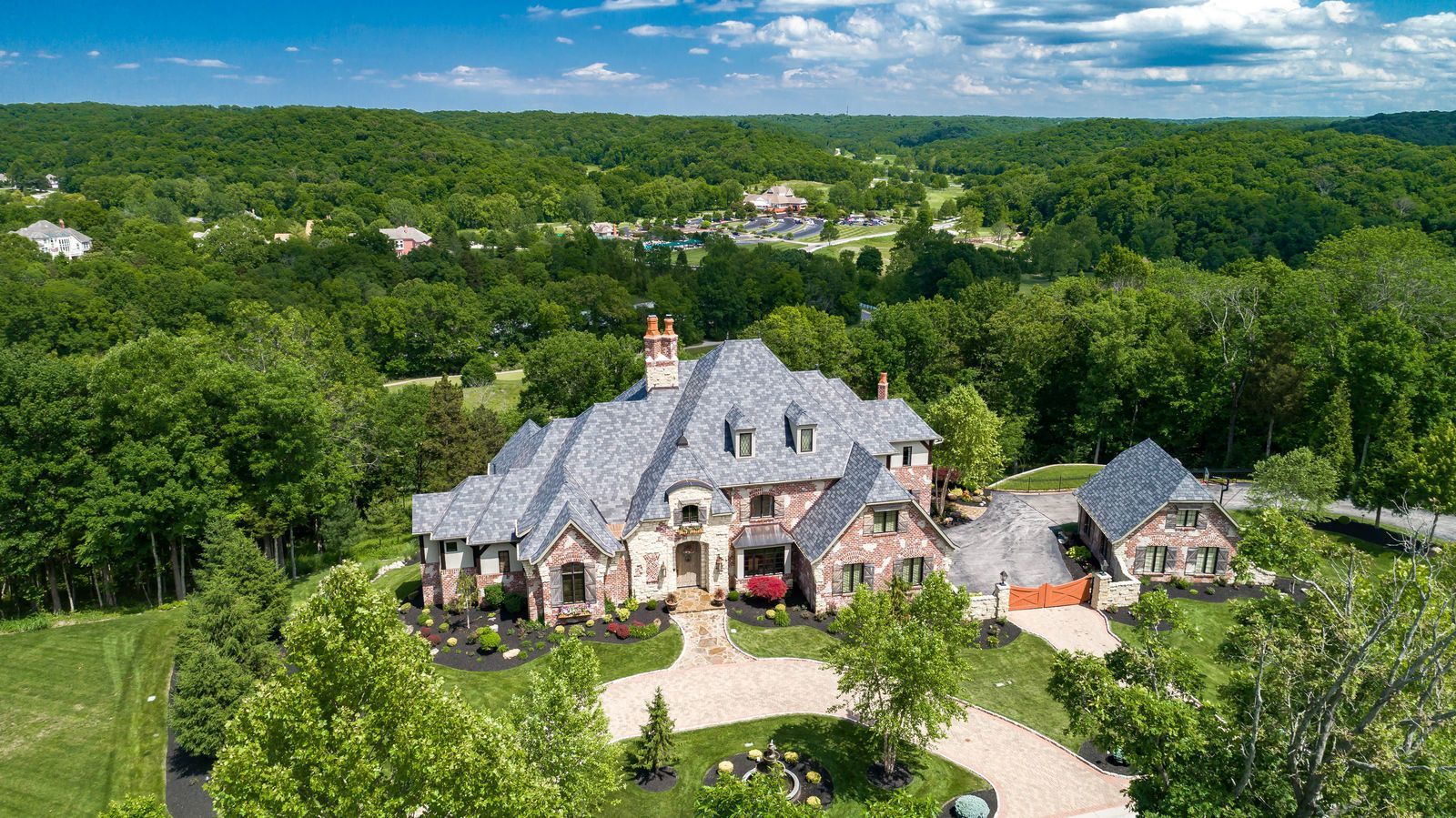 Luxury custom homes in St. Louis and Lake of the Ozarks