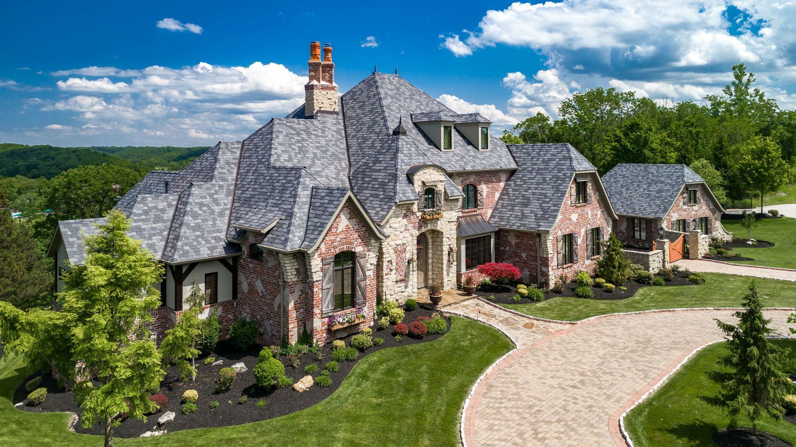 Luxury custom homes in St. Louis and Lake of the Ozarks