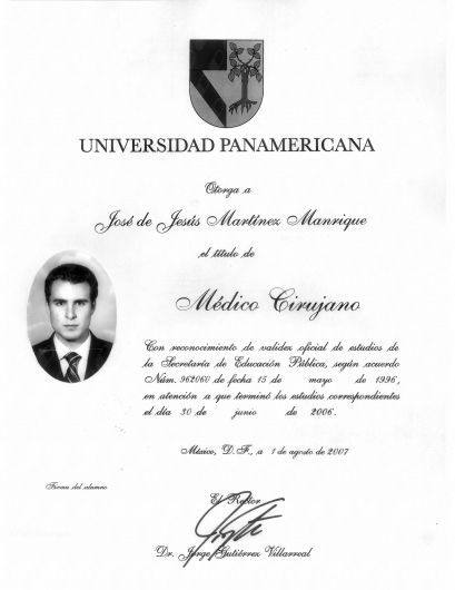 Un diploma de la Universidad Panamericana con la foto de un hombre.