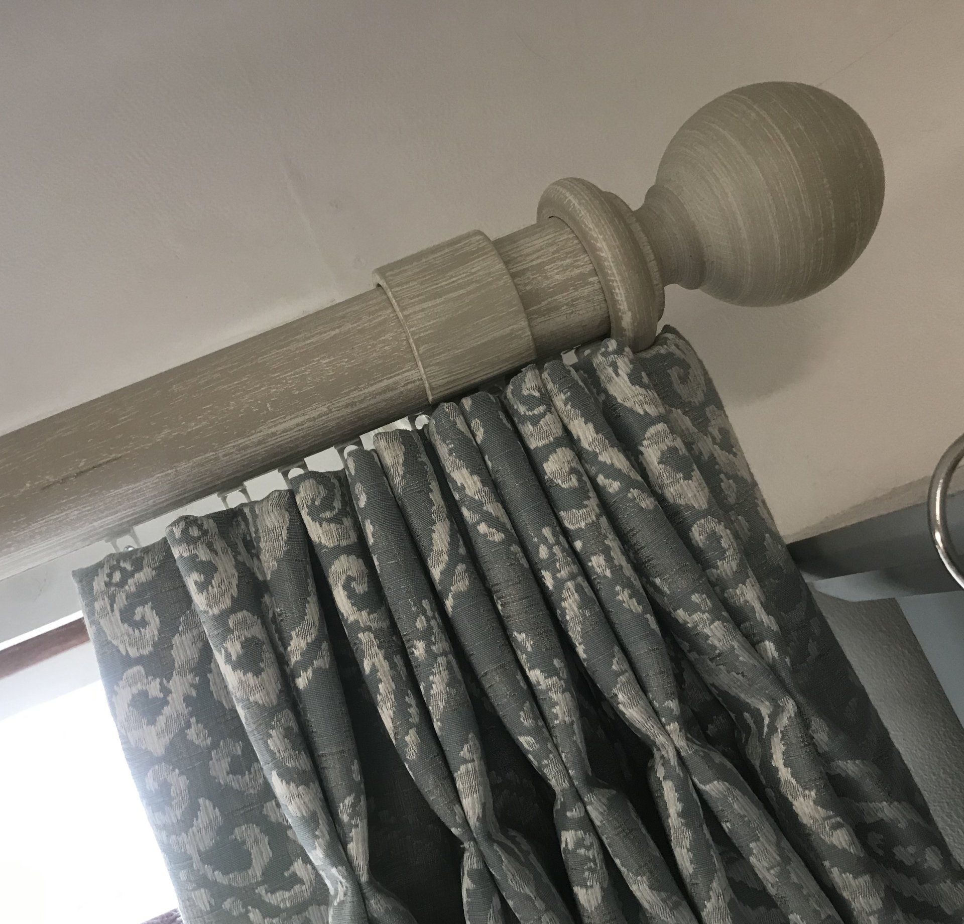 Mik's Paints Ltd decorating supplies in Newbury