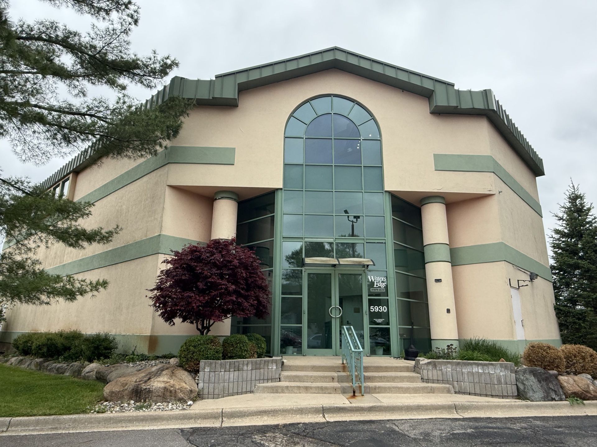 5930 Lovers Ln – Suites L1 & 1B