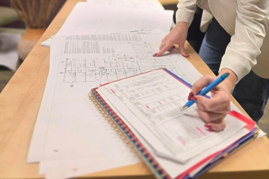 Budget review and reporting session with cost benchmarking