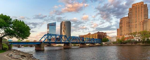 Grand Rapids, Michigan — skyline and river