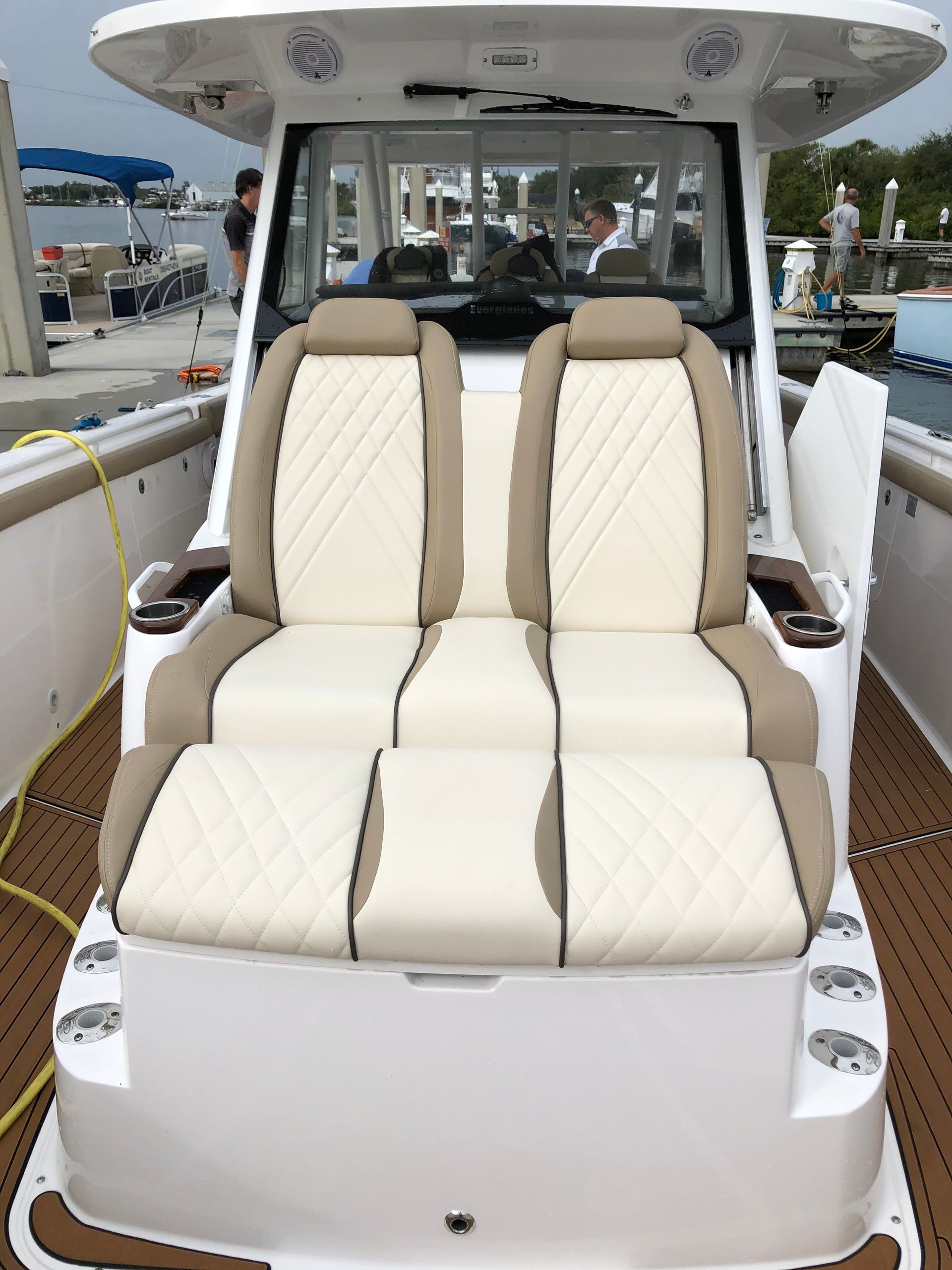 A boat with two seats on the back of it