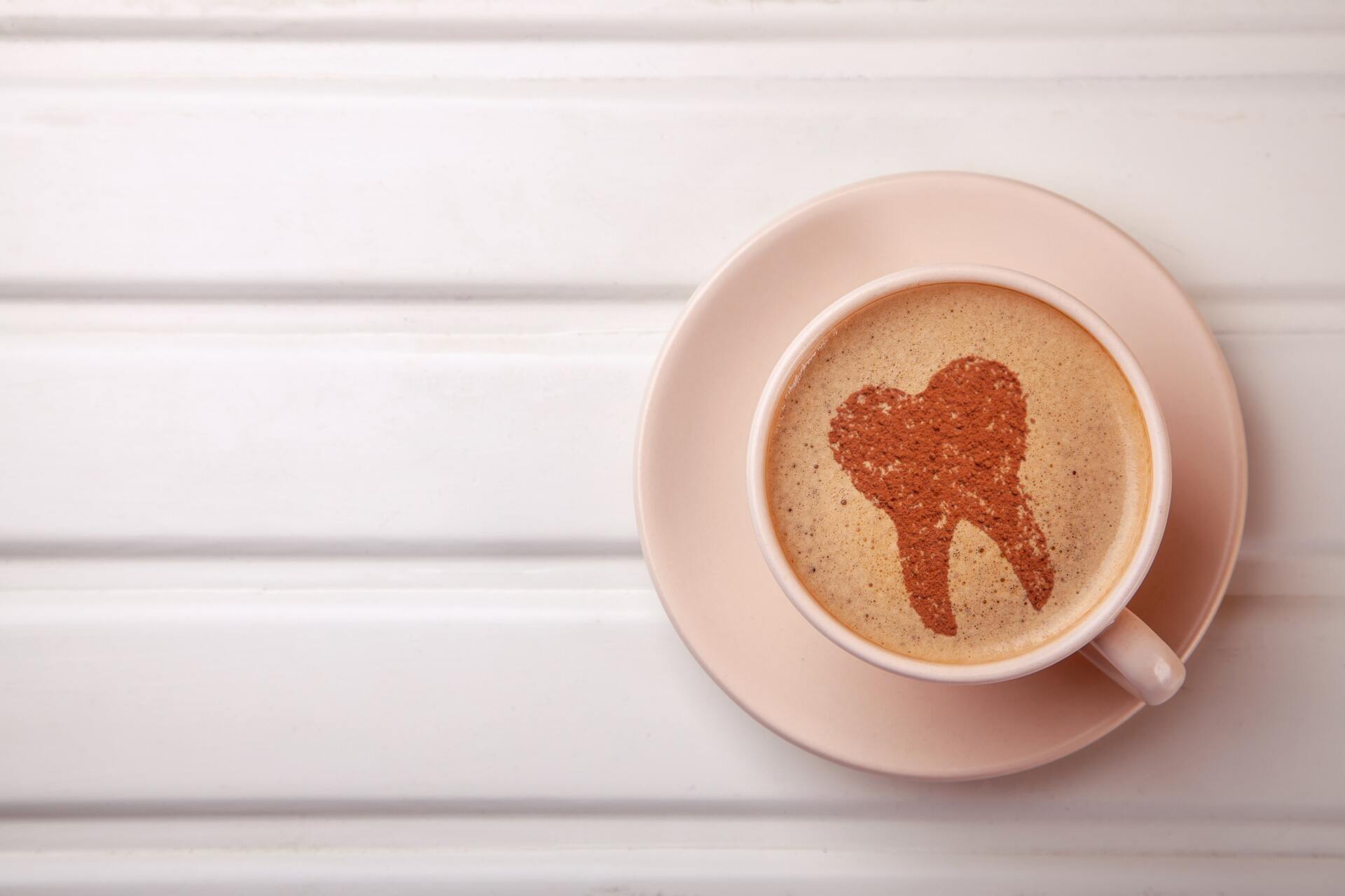 Kaffee mit Zahn - Symbol für Bleaching in Berlin