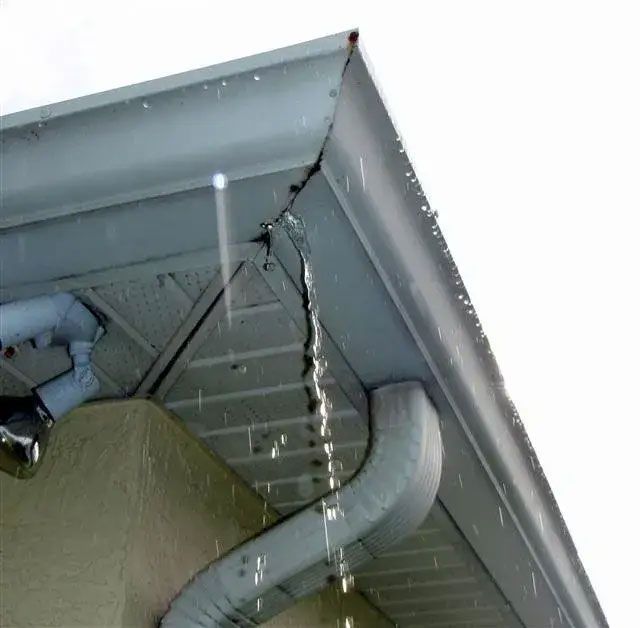 Should I Let Roofers Reinstall My Gutters?