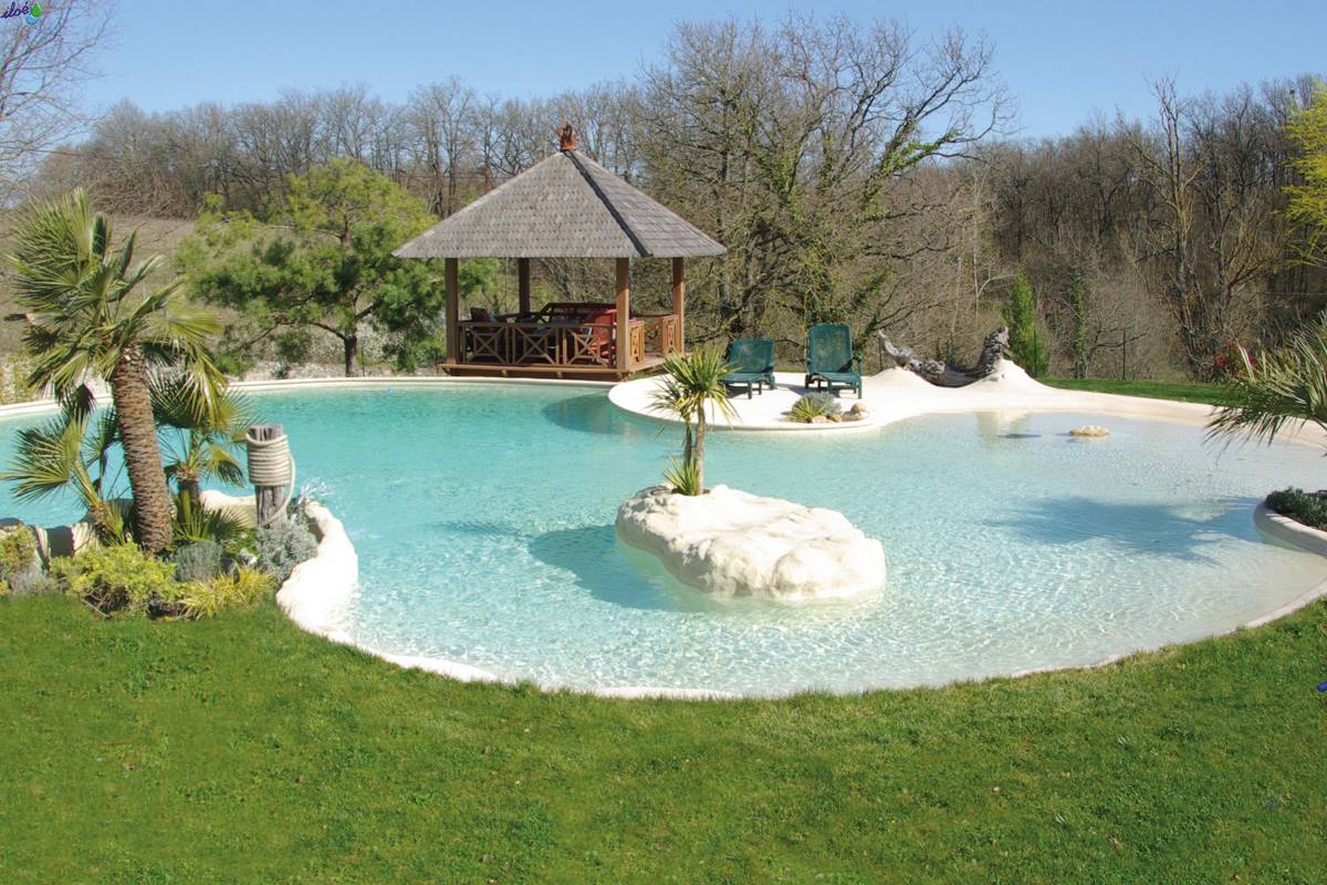 piscina naturale progettata su misura