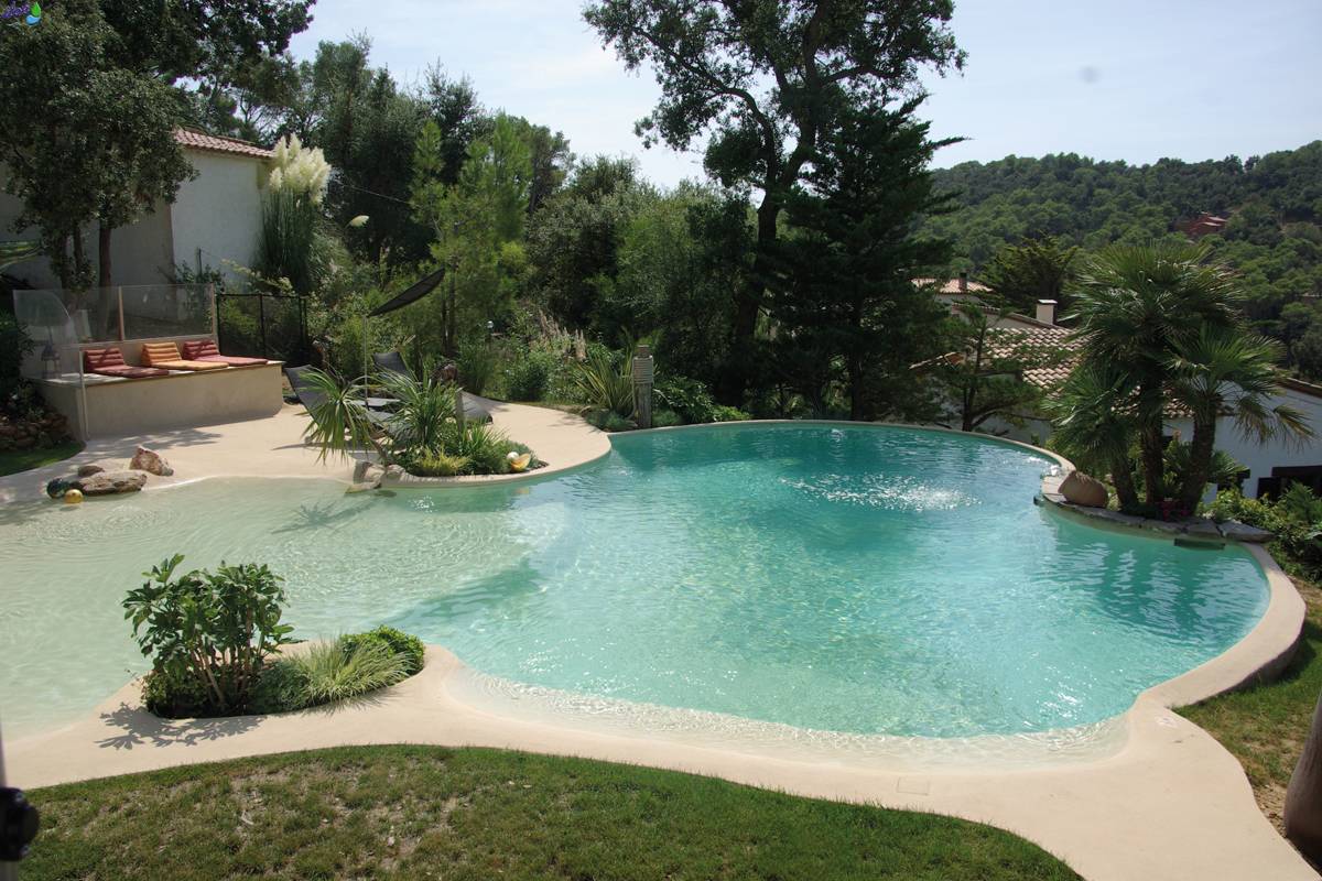 piscina naturale di una villa privata