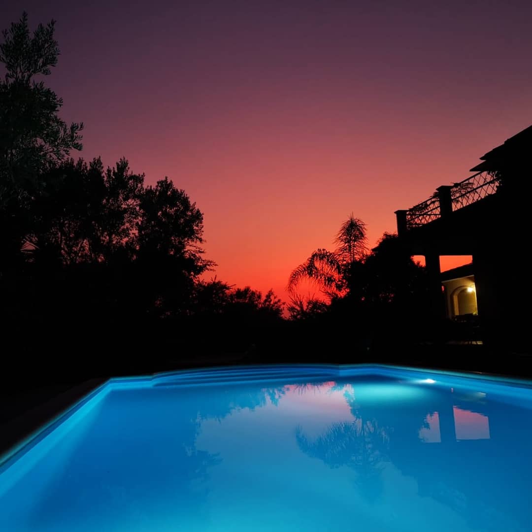 piscina interrata Solaris al tramonto