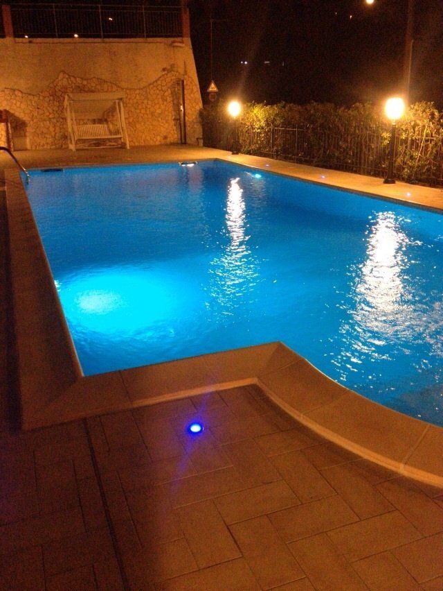 piscina interrata all'aperto